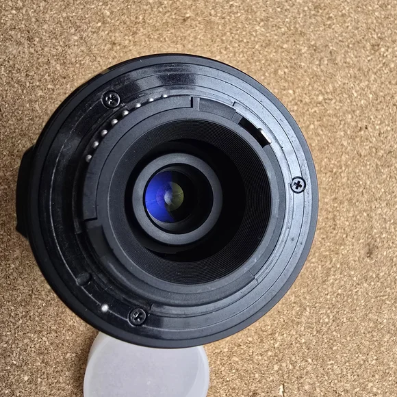 Nikon AF-S DX Nikkor 18-55mm f/3.5-5.6G VR Zoom Lens